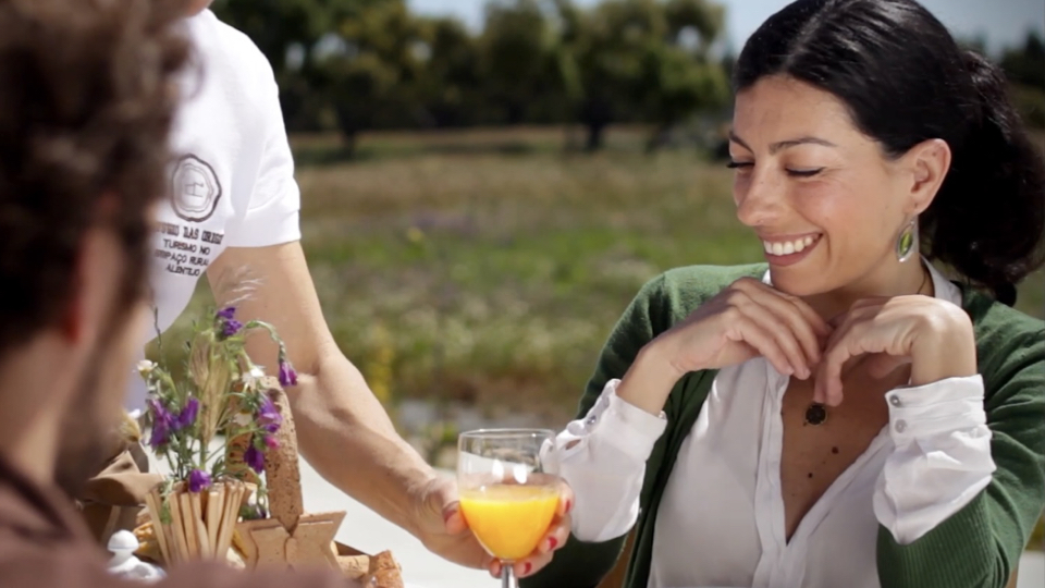 Luciana Ribeiro, atriz portuguesa, em publicidade ao Refúgio das Origens.