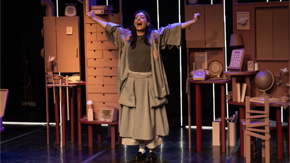 Luciana Ribeiro, atriz portuguesa, no espetáculo de teatro Konrad, produzido pela Companhia Cepa Torta.